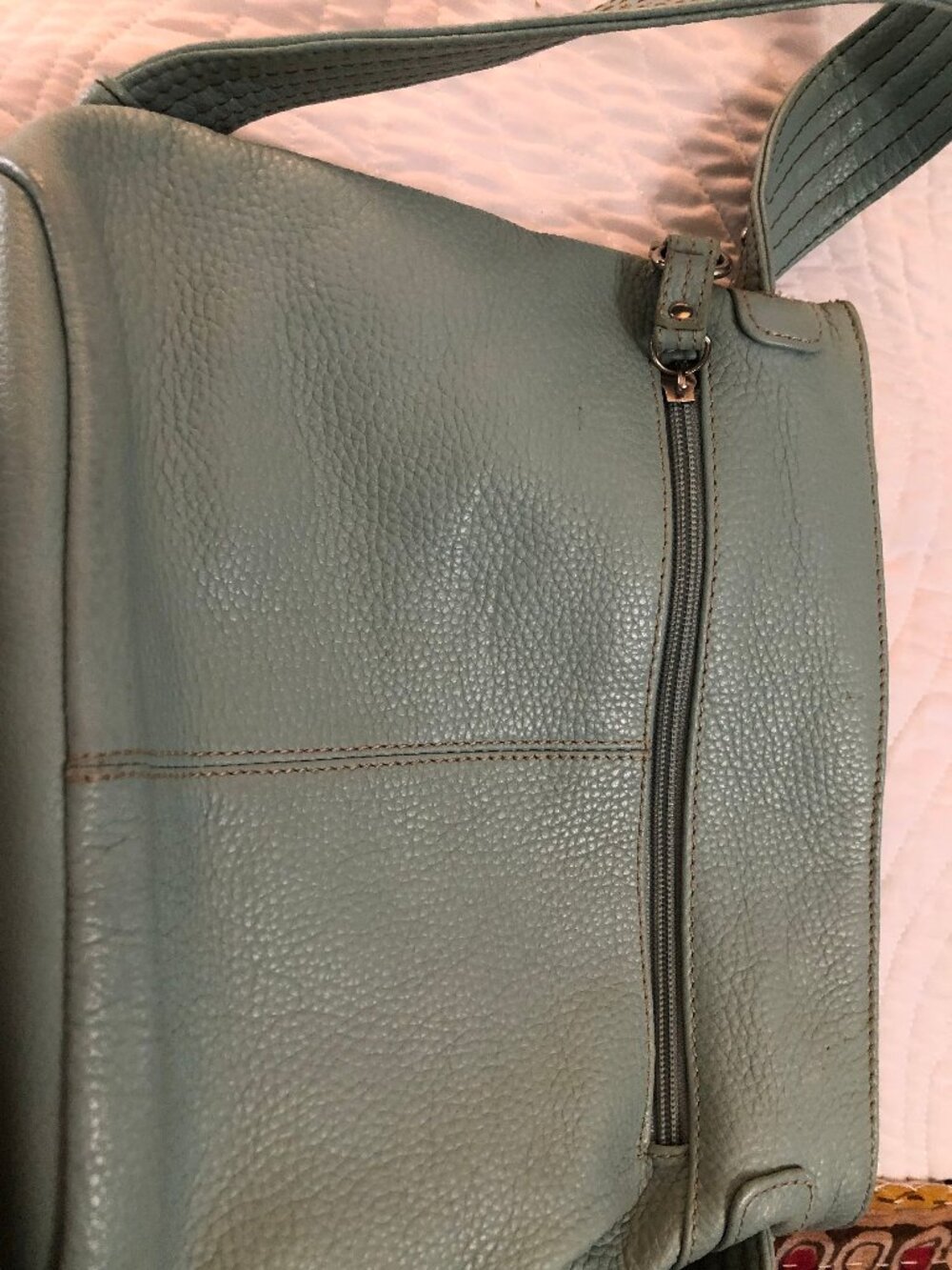 Stone & Co green pebble grain leather shoulder bag. - Picture 10 of 12